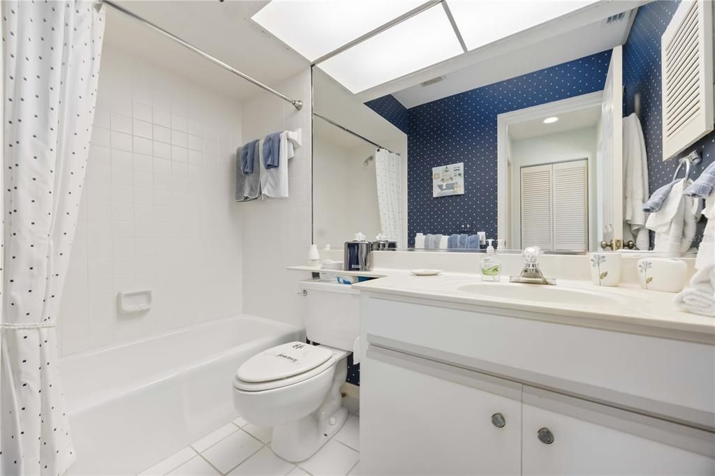 For Sale: $324,900 (2 beds, 2 baths, 1327 Square Feet)