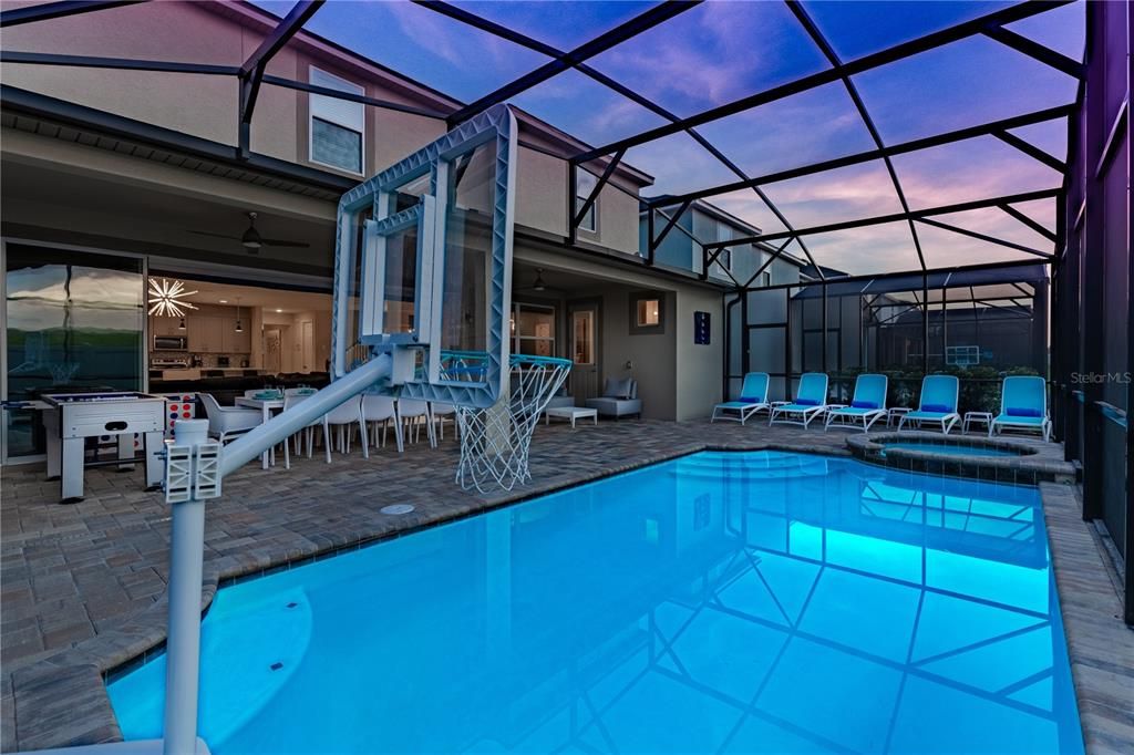 На продажу: $815,000 (9 спален, 6 ванн, 4828 Квадратных фут)