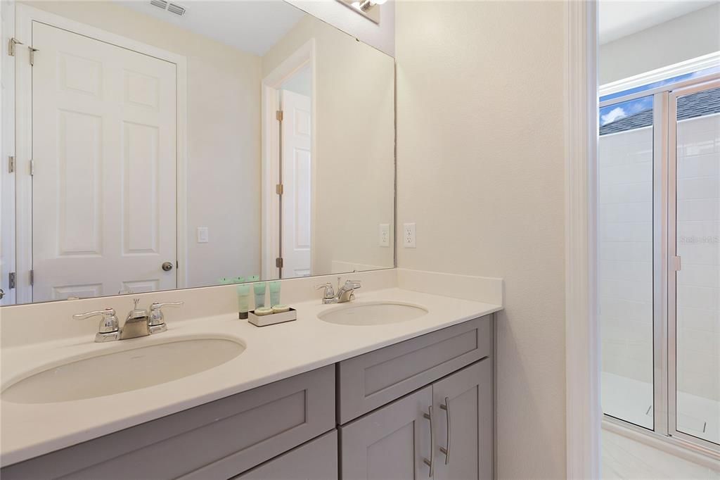 На продажу: $815,000 (9 спален, 6 ванн, 4828 Квадратных фут)