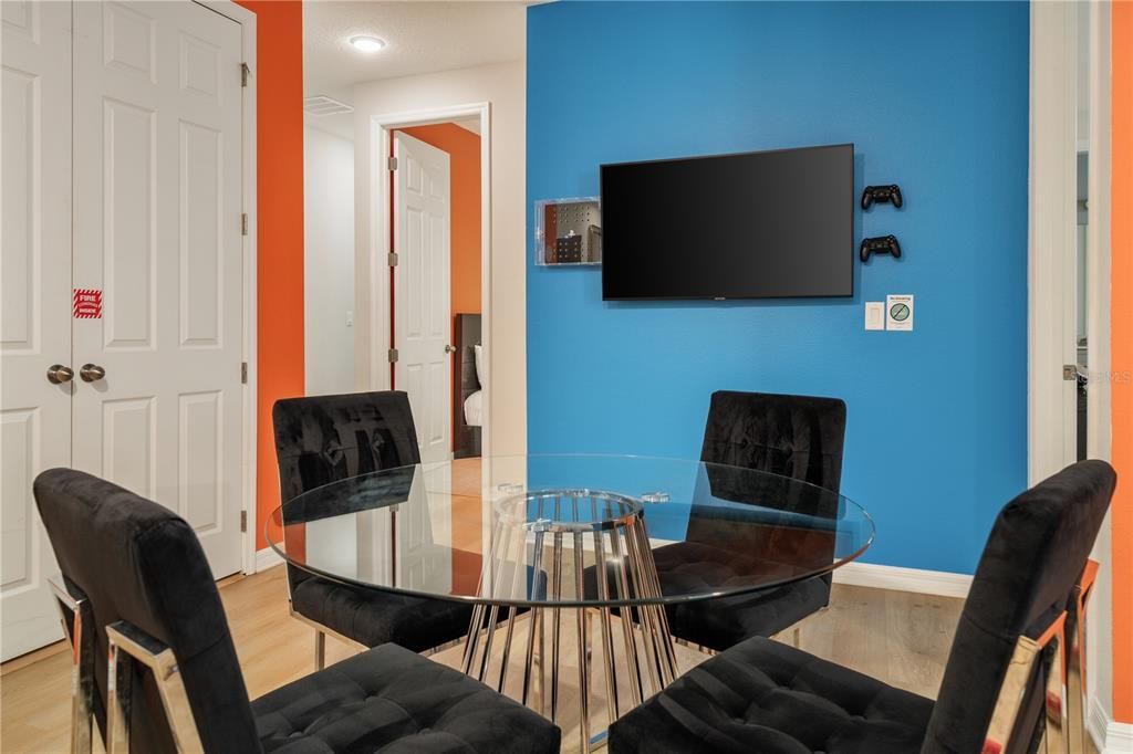 На продажу: $815,000 (9 спален, 6 ванн, 4828 Квадратных фут)