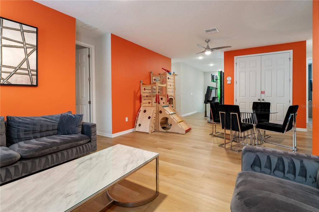 На продажу: $815,000 (9 спален, 6 ванн, 4828 Квадратных фут)