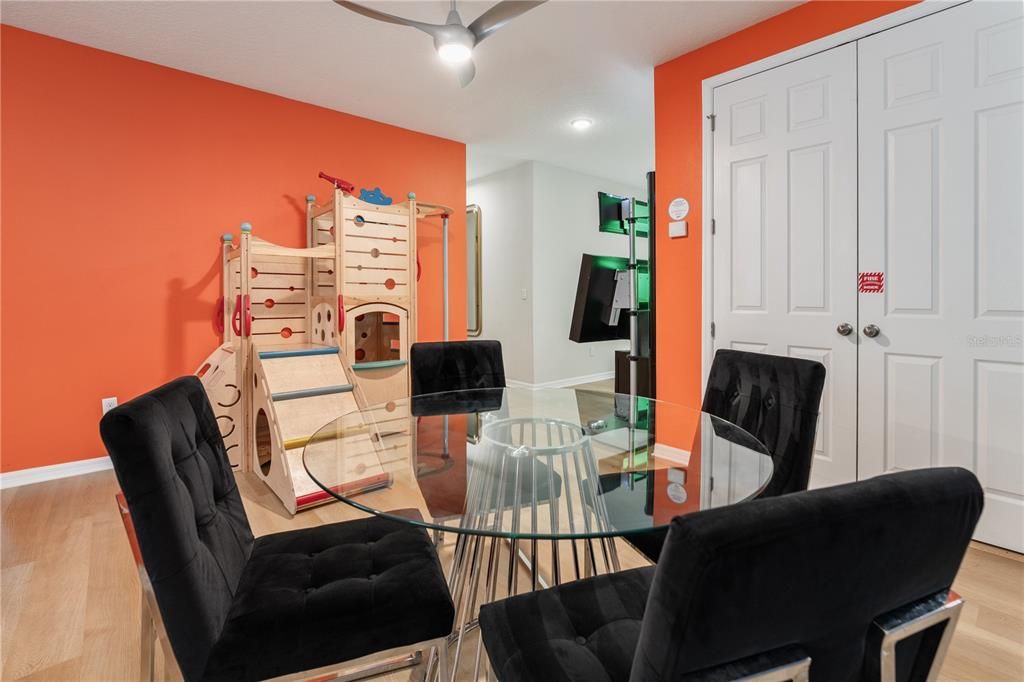 На продажу: $815,000 (9 спален, 6 ванн, 4828 Квадратных фут)