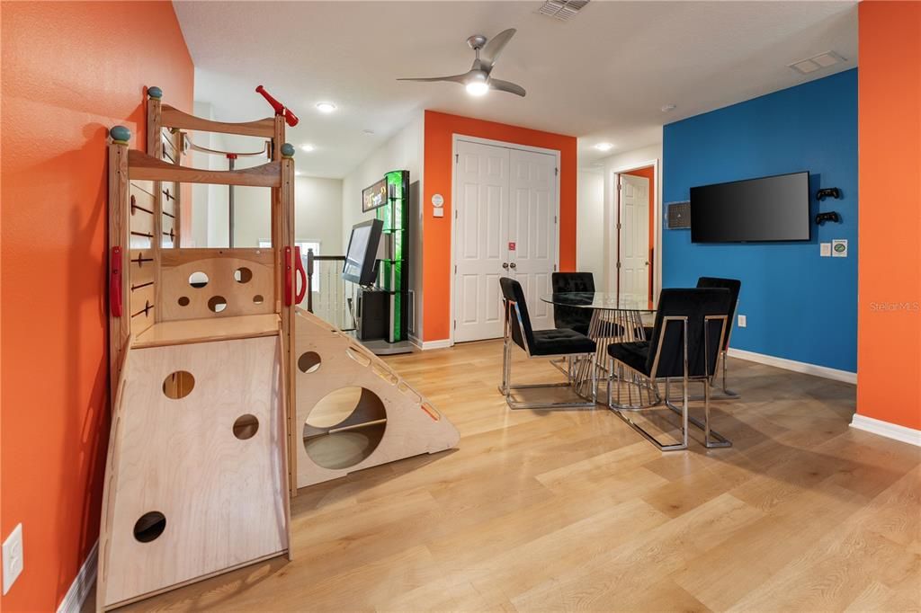 На продажу: $815,000 (9 спален, 6 ванн, 4828 Квадратных фут)