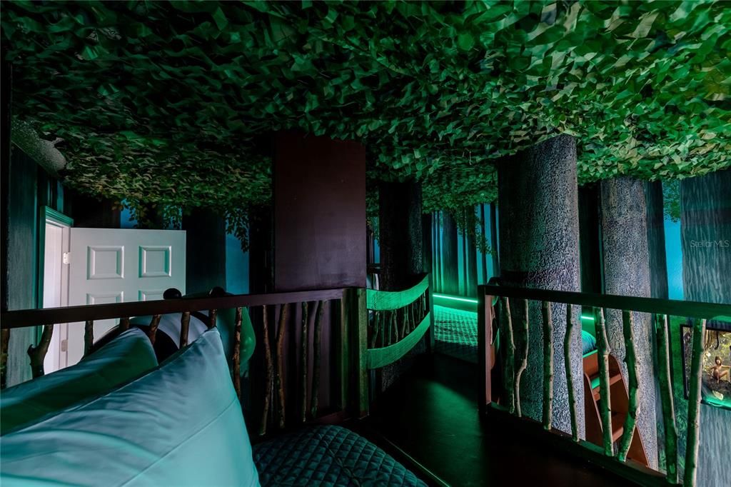 На продажу: $815,000 (9 спален, 6 ванн, 4828 Квадратных фут)