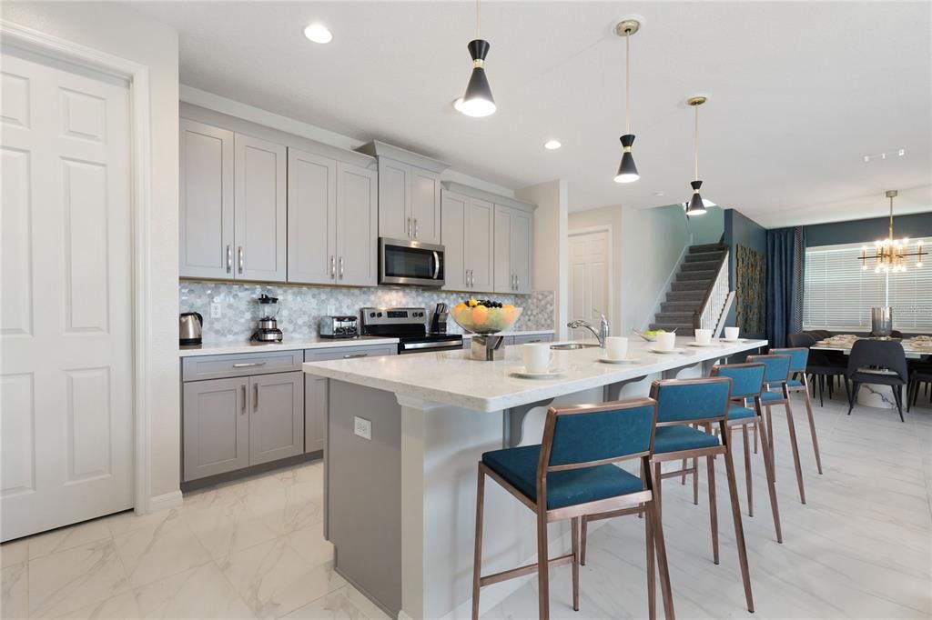 На продажу: $815,000 (9 спален, 6 ванн, 4828 Квадратных фут)