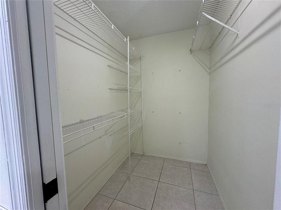 出租: $2,000 (3 贝兹, 2 浴室, 1704 平方英尺)