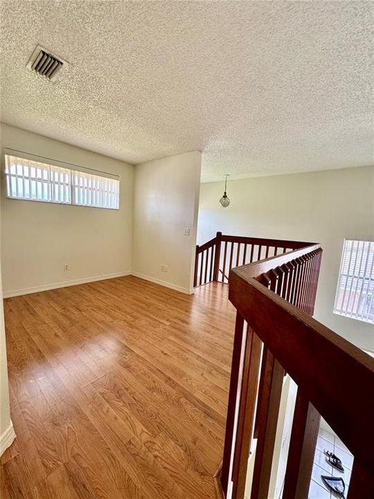 出租: $2,000 (3 贝兹, 2 浴室, 1704 平方英尺)