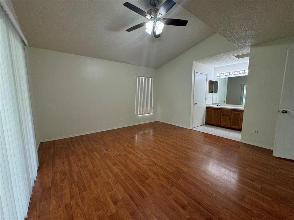 出租: $2,000 (3 贝兹, 2 浴室, 1704 平方英尺)