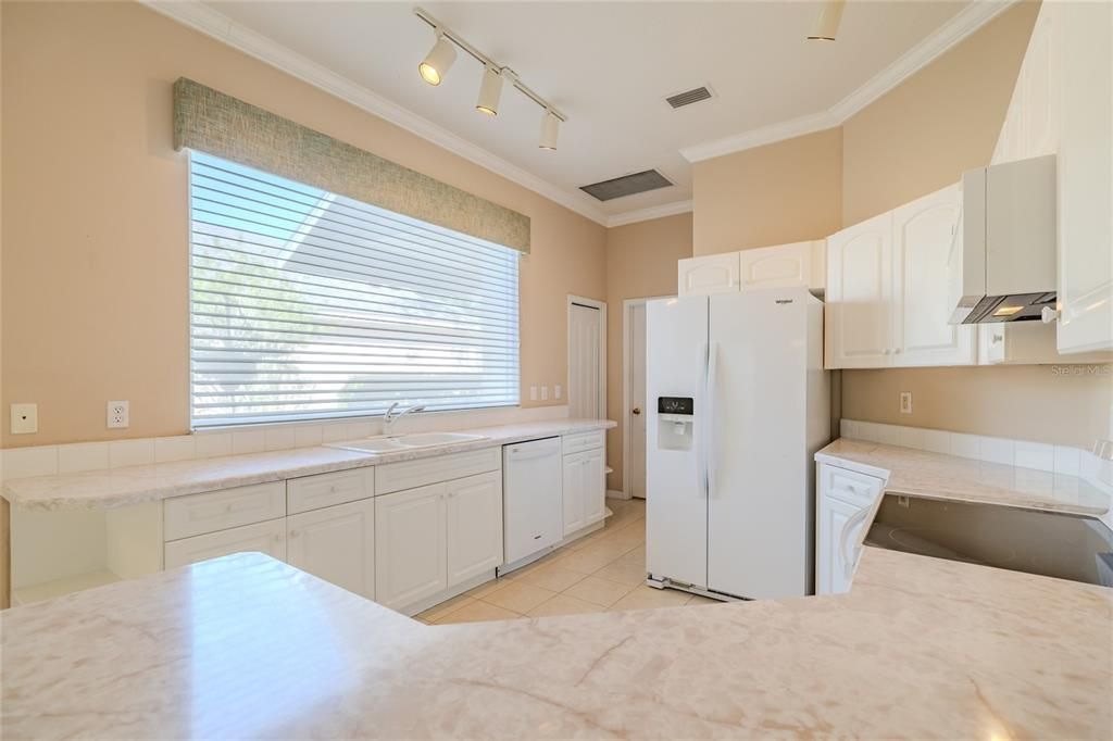 For Sale: $475,000 (3 beds, 2 baths, 2043 Square Feet)