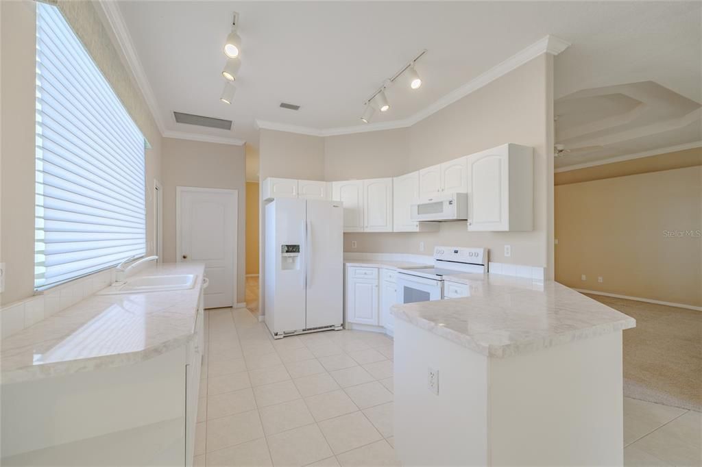 For Sale: $475,000 (3 beds, 2 baths, 2043 Square Feet)