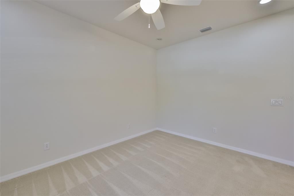 На продажу: $415,000 (3 спален, 2 ванн, 2615 Квадратных фут)