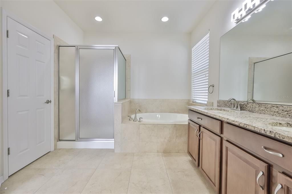 На продажу: $415,000 (3 спален, 2 ванн, 2615 Квадратных фут)