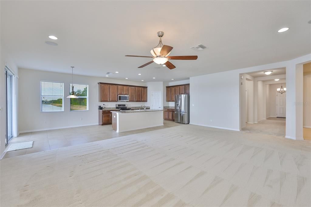 На продажу: $415,000 (3 спален, 2 ванн, 2615 Квадратных фут)