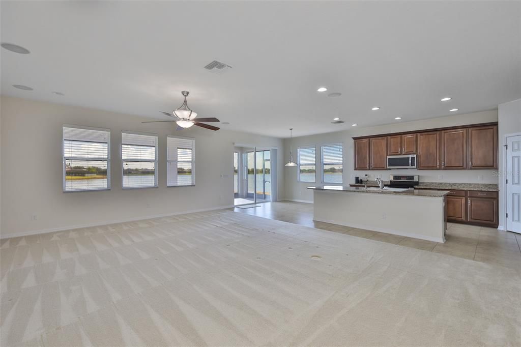 На продажу: $415,000 (3 спален, 2 ванн, 2615 Квадратных фут)