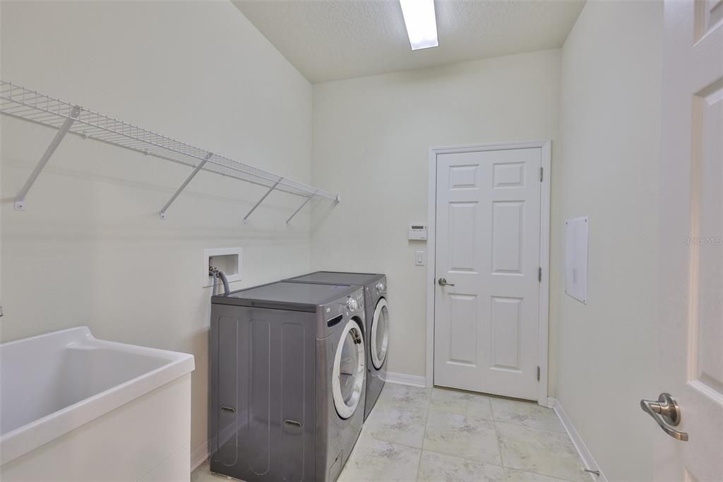 На продажу: $415,000 (3 спален, 2 ванн, 2615 Квадратных фут)