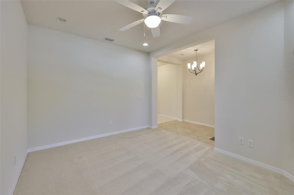 На продажу: $415,000 (3 спален, 2 ванн, 2615 Квадратных фут)