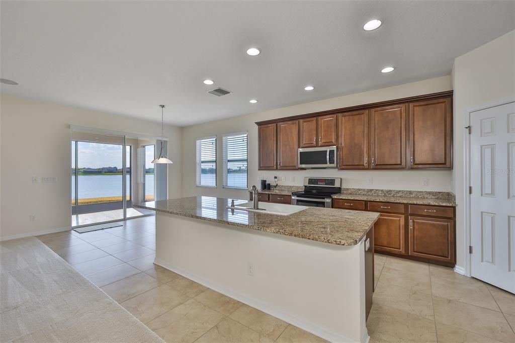 На продажу: $415,000 (3 спален, 2 ванн, 2615 Квадратных фут)