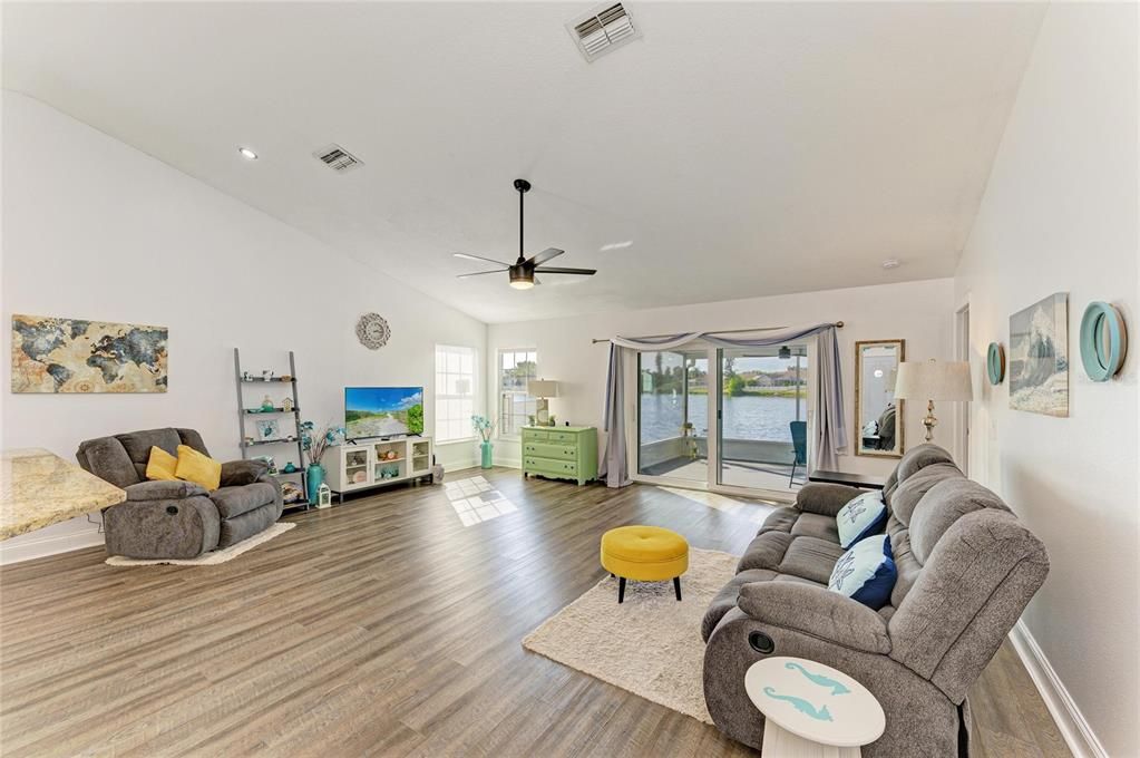 En Venta: $359,000 (3 camas, 2 baños, 1337 Pies cuadrados)