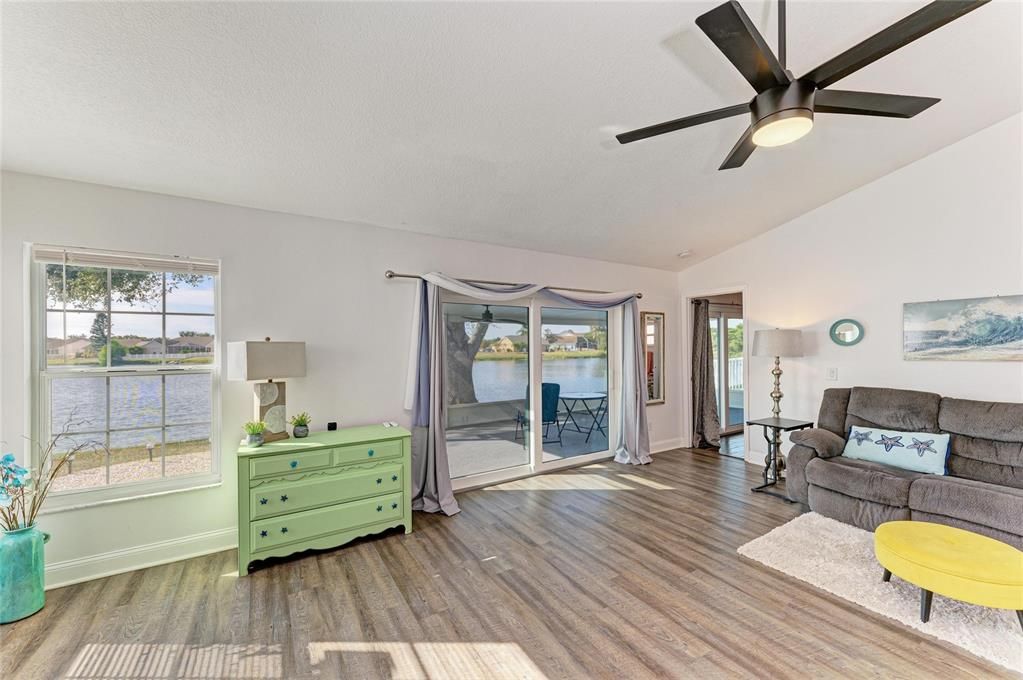 En Venta: $359,000 (3 camas, 2 baños, 1337 Pies cuadrados)