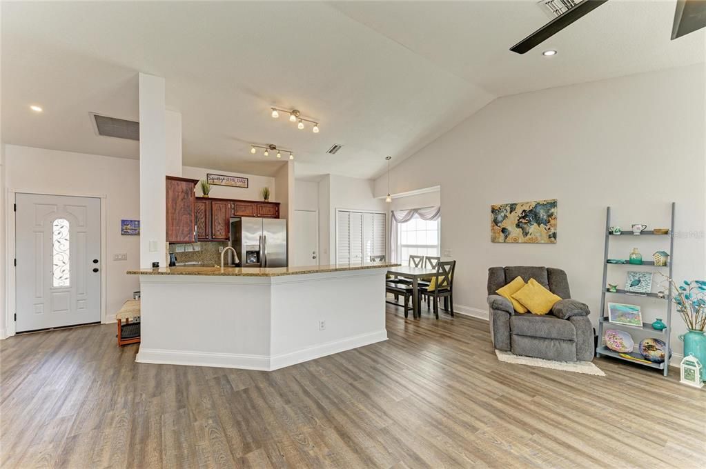 En Venta: $359,000 (3 camas, 2 baños, 1337 Pies cuadrados)