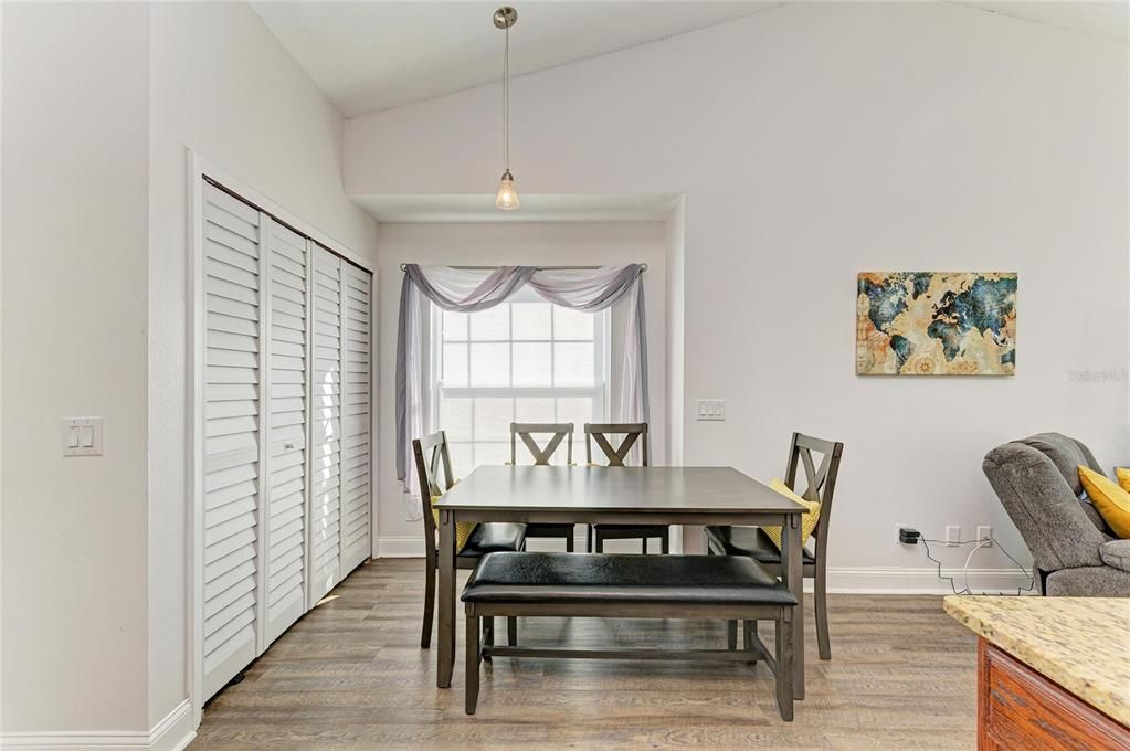 En Venta: $359,000 (3 camas, 2 baños, 1337 Pies cuadrados)