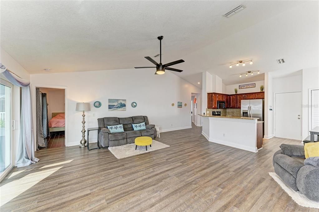 En Venta: $359,000 (3 camas, 2 baños, 1337 Pies cuadrados)