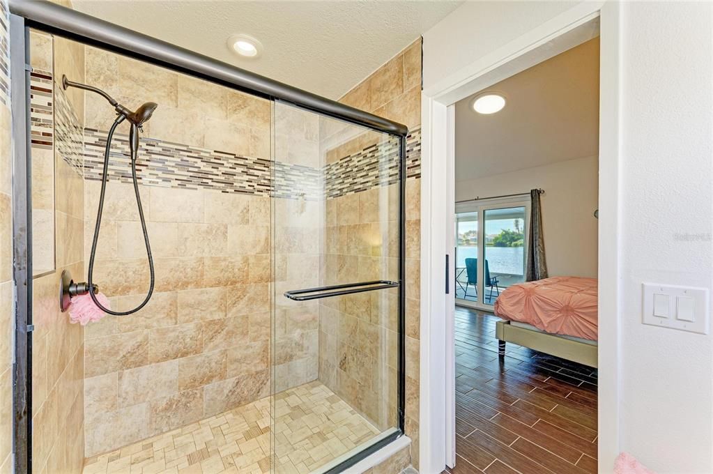 En Venta: $359,000 (3 camas, 2 baños, 1337 Pies cuadrados)