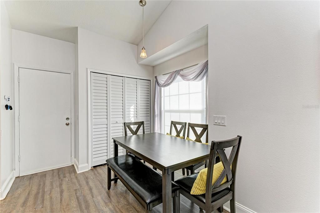 En Venta: $359,000 (3 camas, 2 baños, 1337 Pies cuadrados)