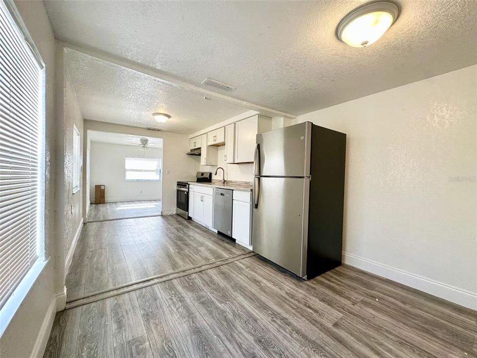 В аренду: $2,400 (4 спален, 2 ванн, 1636 Квадратных фут)