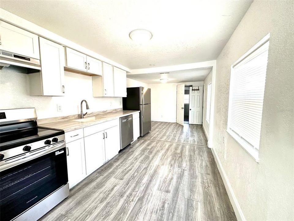 В аренду: $2,400 (4 спален, 2 ванн, 1636 Квадратных фут)