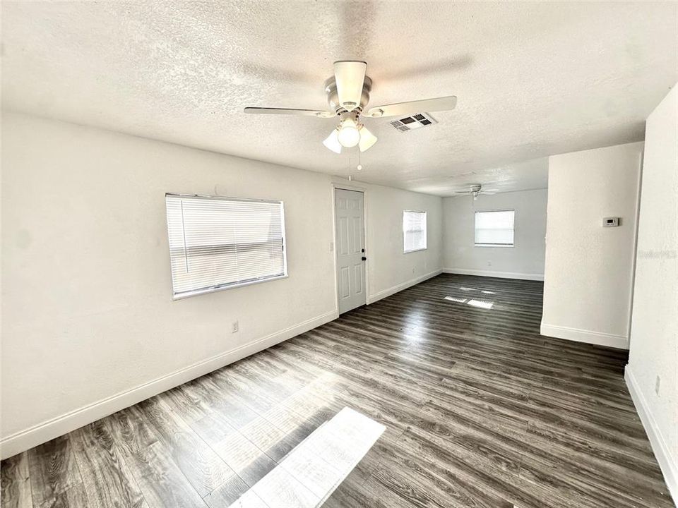 В аренду: $2,400 (4 спален, 2 ванн, 1636 Квадратных фут)