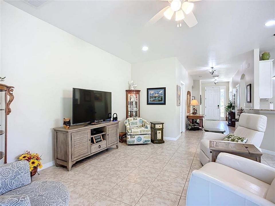 For Sale: $557,000 (3 beds, 2 baths, 2136 Square Feet)