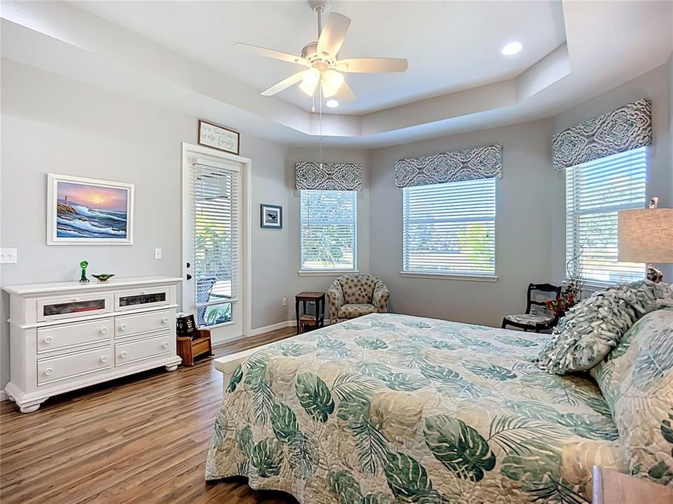 For Sale: $557,000 (3 beds, 2 baths, 2136 Square Feet)