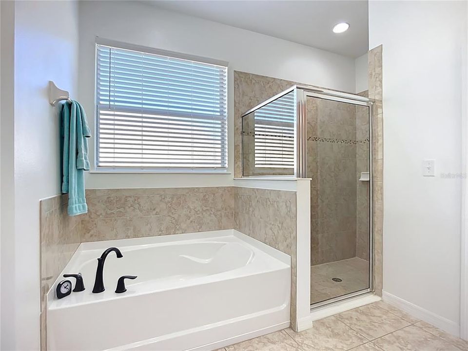 For Sale: $557,000 (3 beds, 2 baths, 2136 Square Feet)