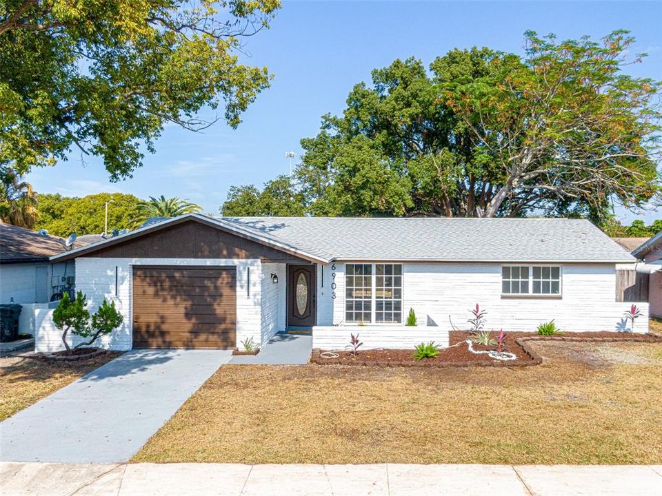 Active With Contract: $295,000 (3 beds, 2 baths, 1298 Square Feet)