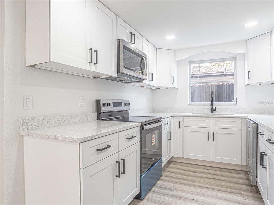Active With Contract: $295,000 (3 beds, 2 baths, 1298 Square Feet)