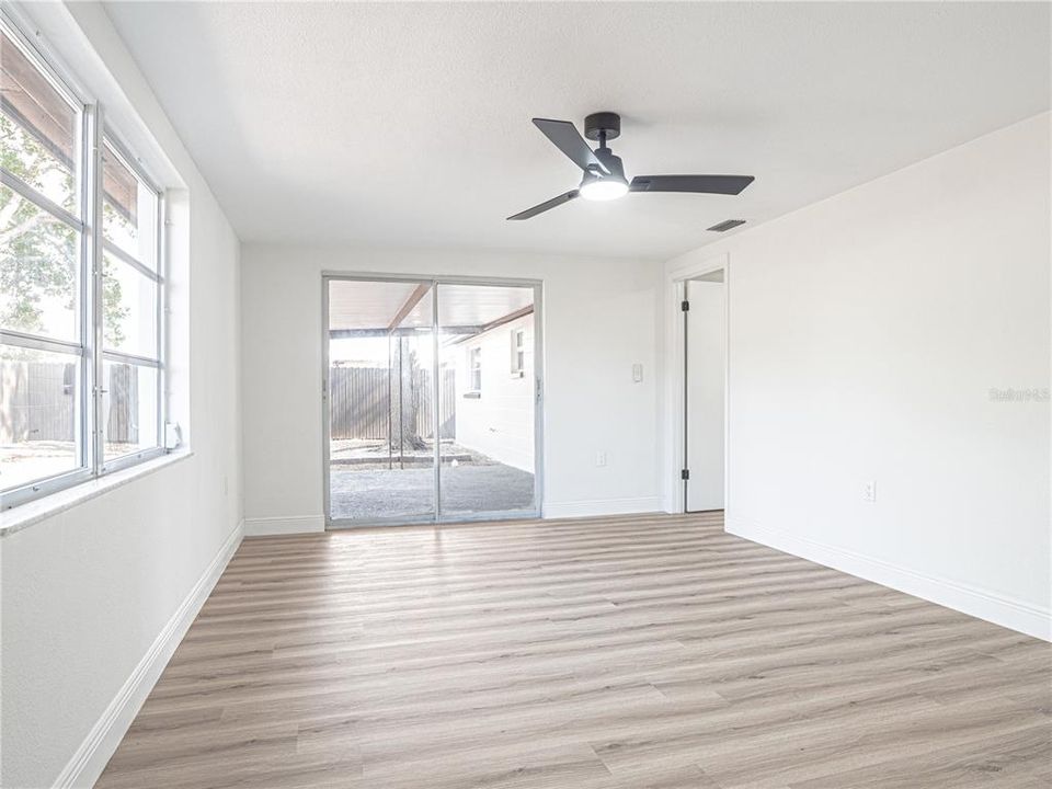 Active With Contract: $295,000 (3 beds, 2 baths, 1298 Square Feet)