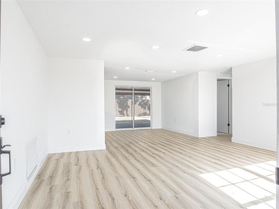 Active With Contract: $295,000 (3 beds, 2 baths, 1298 Square Feet)