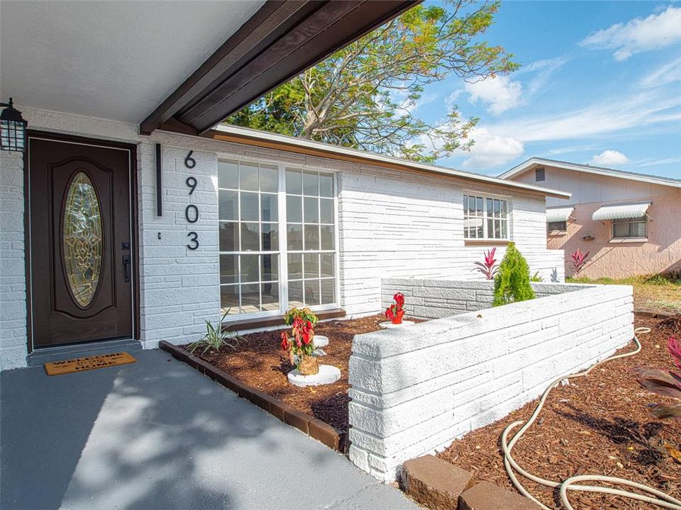 Active With Contract: $295,000 (3 beds, 2 baths, 1298 Square Feet)