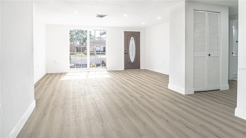 Active With Contract: $295,000 (3 beds, 2 baths, 1298 Square Feet)