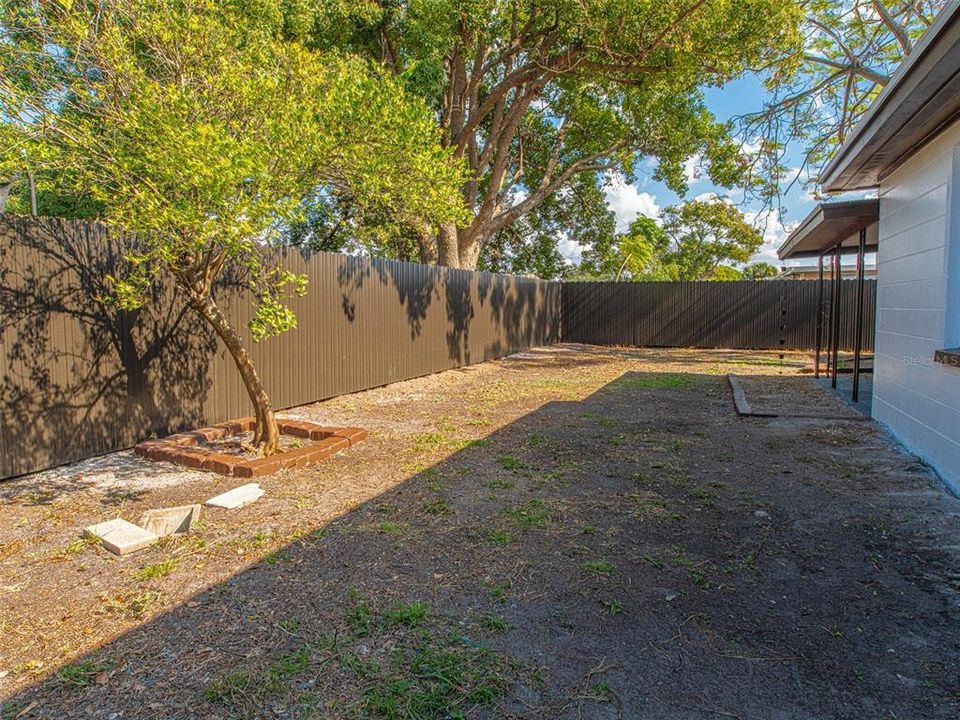 Active With Contract: $295,000 (3 beds, 2 baths, 1298 Square Feet)