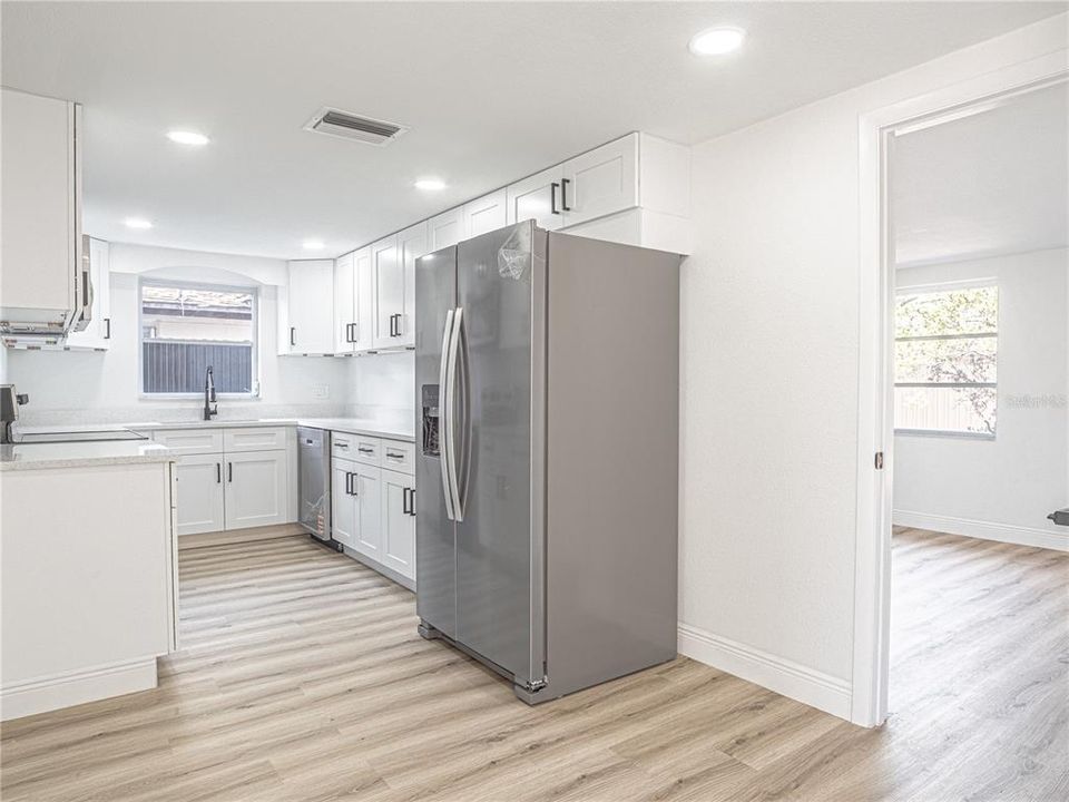 Active With Contract: $295,000 (3 beds, 2 baths, 1298 Square Feet)