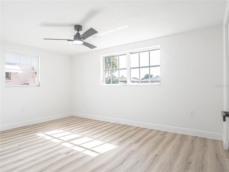 Active With Contract: $295,000 (3 beds, 2 baths, 1298 Square Feet)