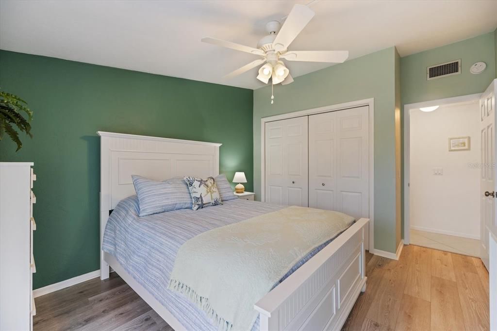 待售: $235,000 (2 贝兹, 2 浴室, 1154 平方英尺)