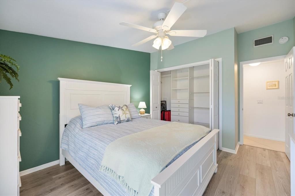 待售: $235,000 (2 贝兹, 2 浴室, 1154 平方英尺)