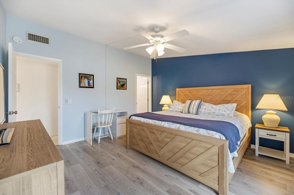 待售: $235,000 (2 贝兹, 2 浴室, 1154 平方英尺)