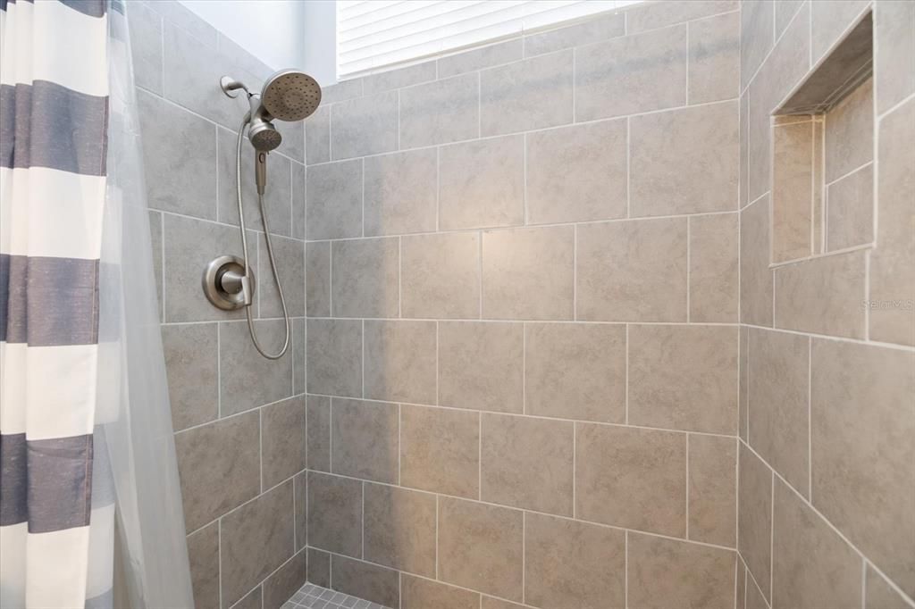 待售: $235,000 (2 贝兹, 2 浴室, 1154 平方英尺)