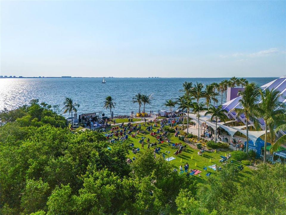 For Sale: $1,658,000 (2 beds, 2 baths, 1729 Square Feet)