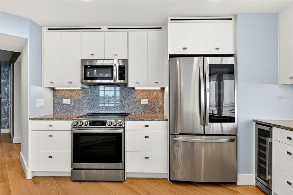 For Sale: $1,658,000 (2 beds, 2 baths, 1729 Square Feet)