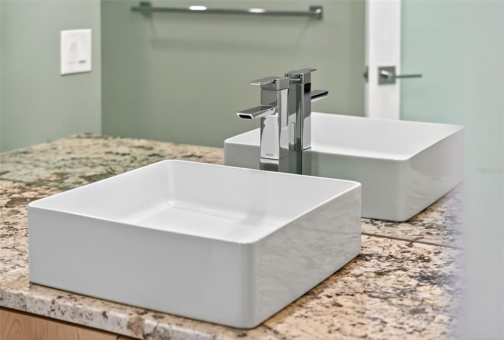 For Sale: $1,658,000 (2 beds, 2 baths, 1729 Square Feet)